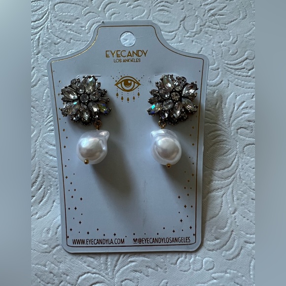 Eye Candy CATALINA GOLDTONE & SHELL PEARL DROP EARRINGS - Picture 2 of 2